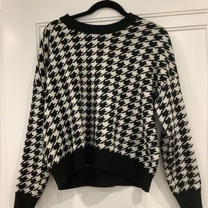 T Tahari Houndstooth Pattern Sweater